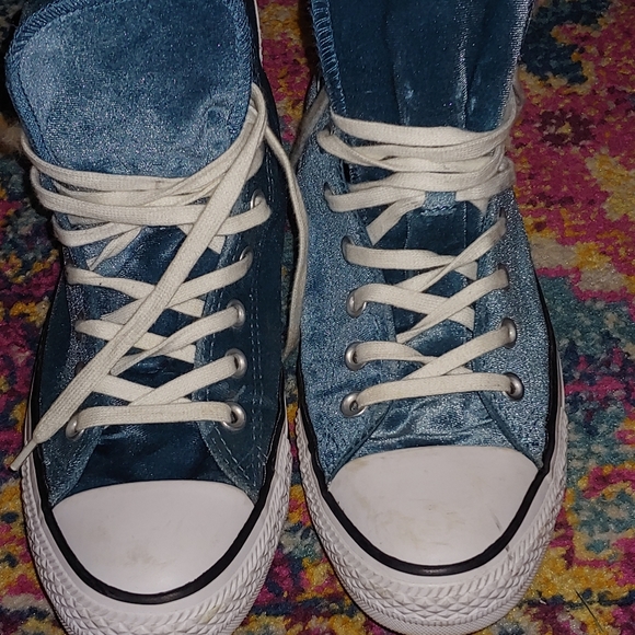 Velvet Converse - Picture 3 of 3
